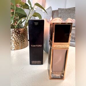 Tom Ford Shade & Illuminate Foundation COOL ALMOND 5.1